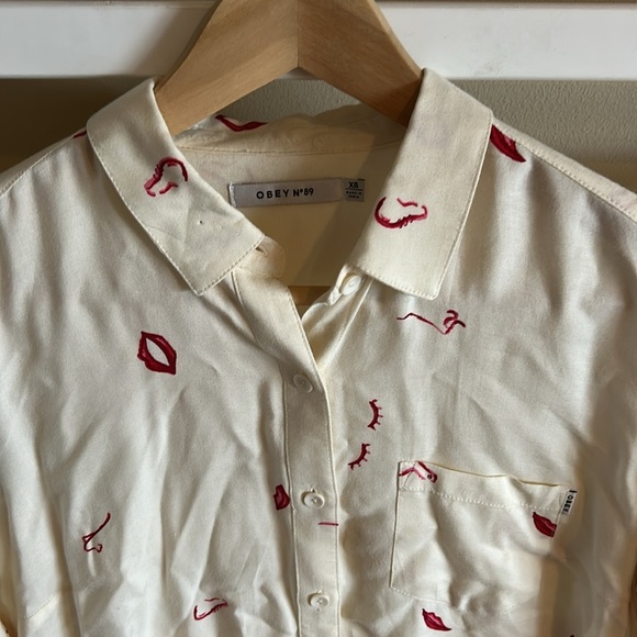 Obey N*89 Cream Button Down Long Sleeve Lips Print Shirt Size XS - Picture 2 of 9